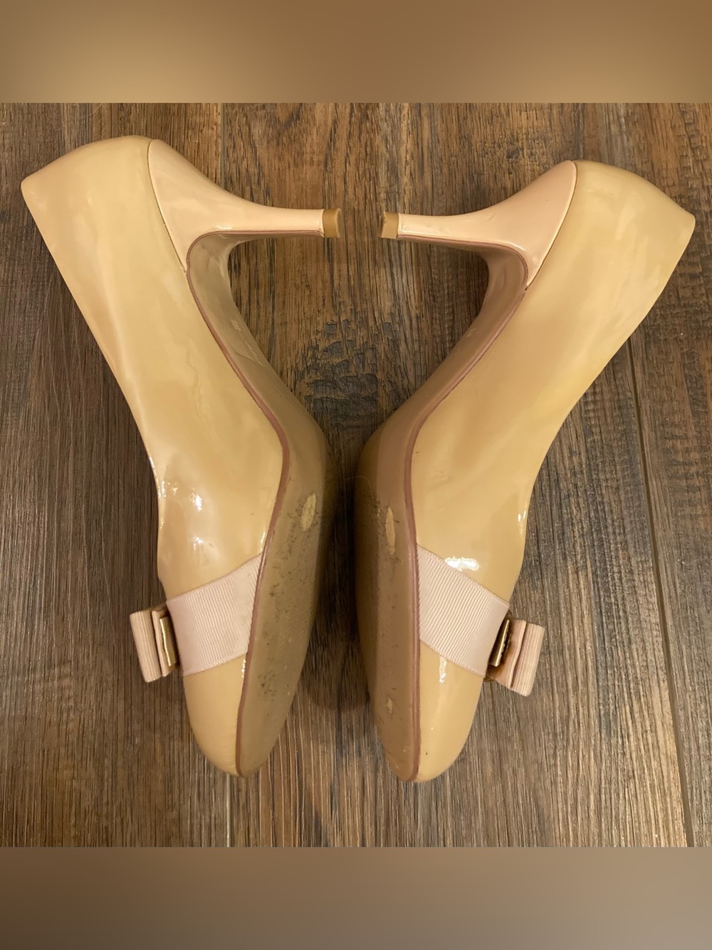 Salvatore Ferragamo Nude Patent Carla Bow Pumps - Picture 5 of 10